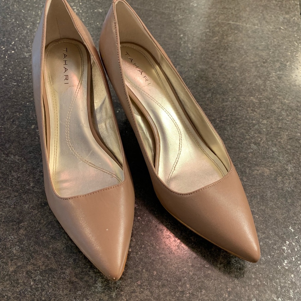 Tahari grey/camel pumps size 7